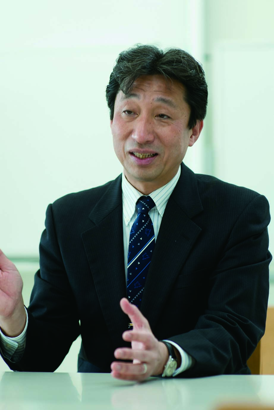 https://www.koto-hsc.or.jp/sports_center7/event/img/%E8%A5%BF%E6%9D%91%E5%85%88%E7%94%9F%E3%83%97%E3%83%AD%E3%83%95%E3%82%A3%E3%83%BC%E3%83%AB%E5%86%99%E7%9C%9F.jpg
