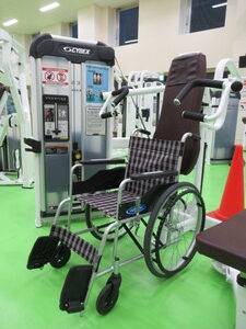 ★オーバーヘッドプレス
(上腕三頭筋・三角筋・僧帽筋)