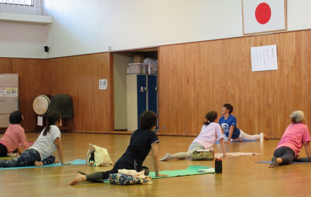 レディースヨガ金